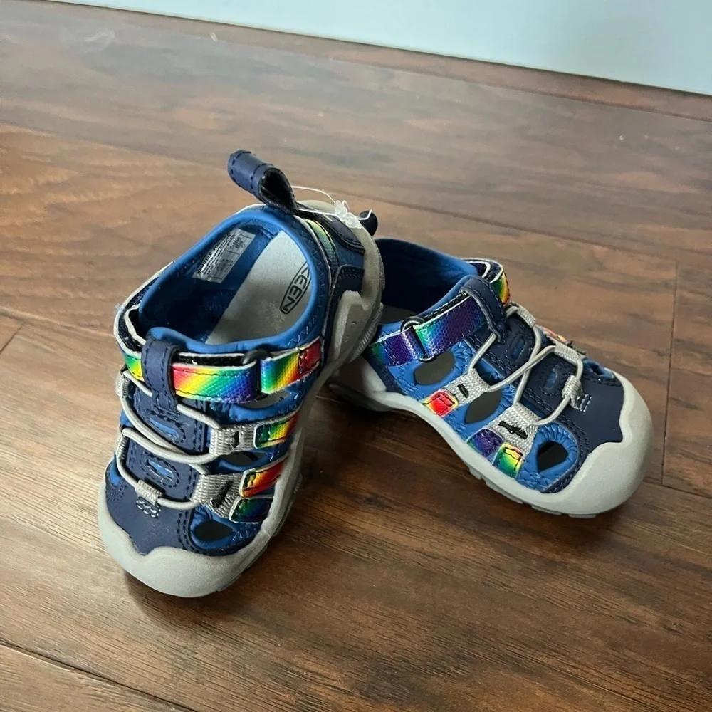 NWOT Keen Knotch Creek Rainbow Strap Navy ShoesUnisex Size 5